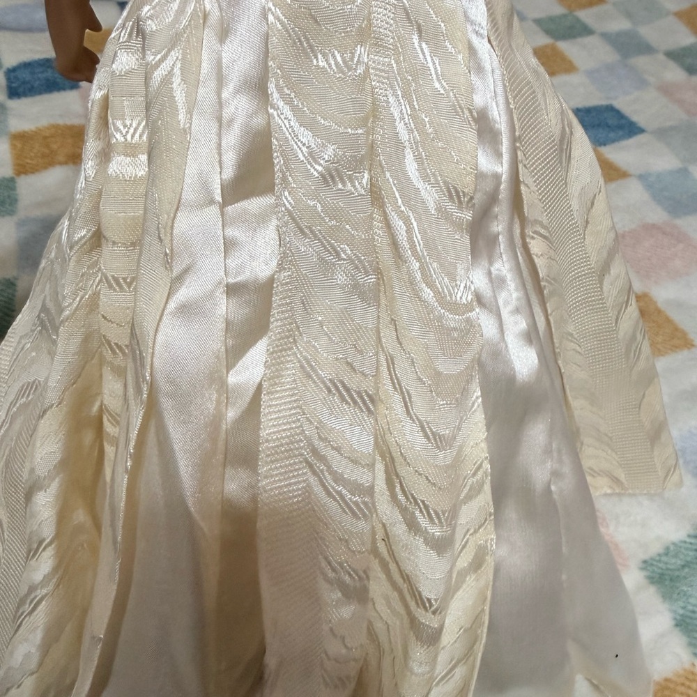 Bridal Doll - Picture 9 of 10